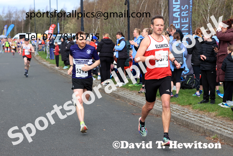 Senior Mens relay, 2026 Elswick Harriers Good Friday Road Relays and Young Athletes, Newburn,  Newcastle upon Tyne. Photo: David T. Hewitson/Sports for All Pics
